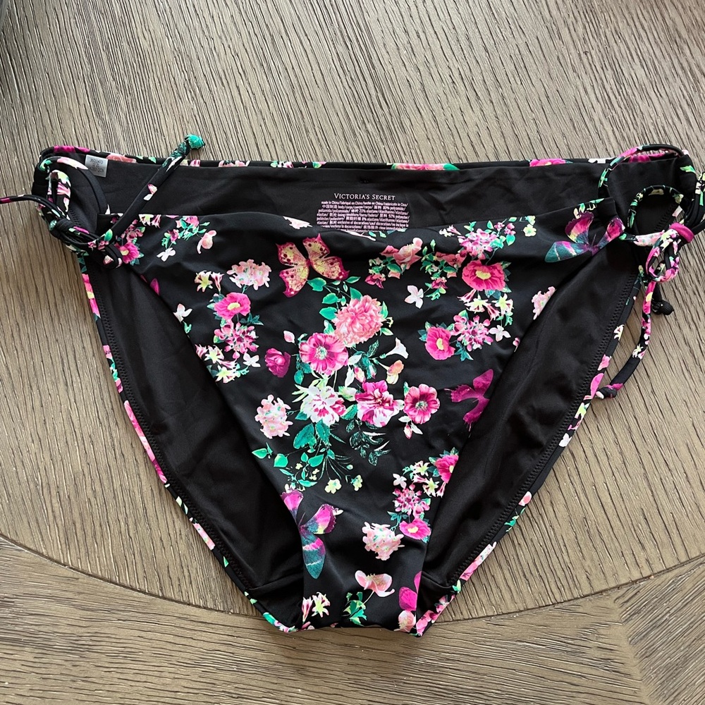 NEW Never worn loop side string bikini VS